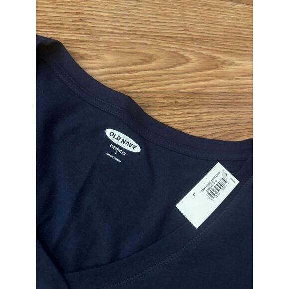 Old Navy V-Neck Tee Size Large - Picture 2 of 5